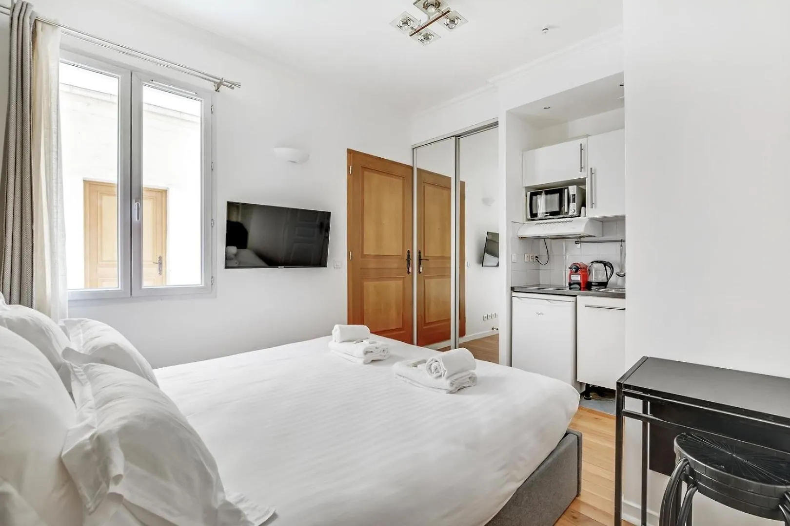 Bluestay 273 - Charmant Studio A Paris France